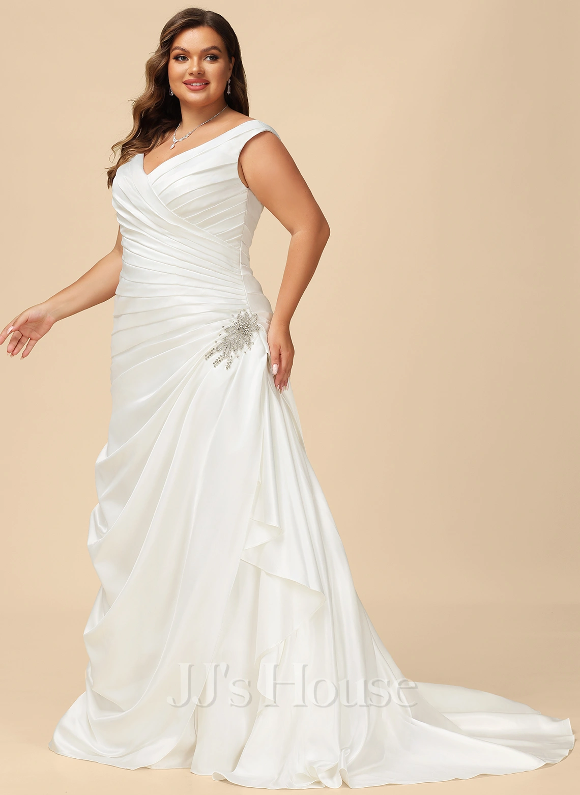 JJsHouse Robe Trapèze Col V Traîne Moyenne Satiné Robe De Mariée Avec Brodé 6 JJsHouse Robe Trapèze Col V Traîne Moyenne Satiné Robe De Mariée Avec Brodé – Image 6