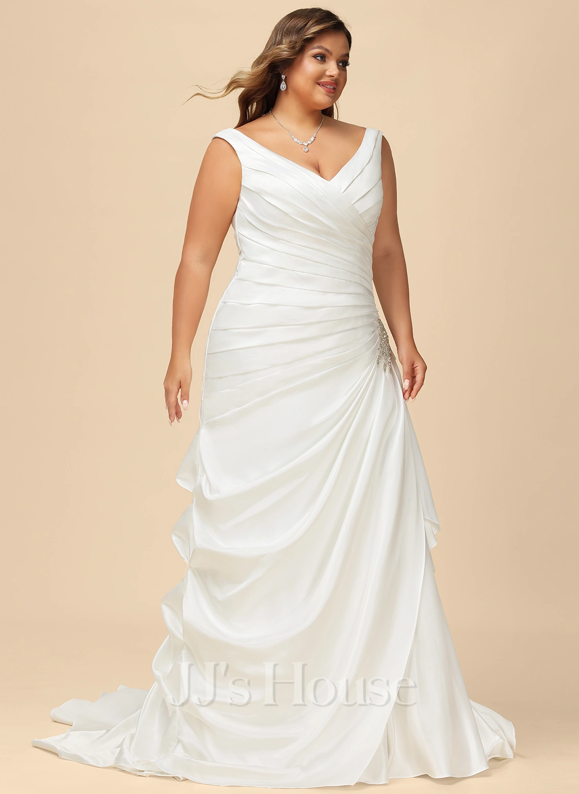 JJsHouse Robe Trapèze Col V Traîne Moyenne Satiné Robe De Mariée Avec Brodé 7 JJsHouse Robe Trapèze Col V Traîne Moyenne Satiné Robe De Mariée Avec Brodé – Image 7