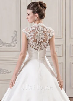 JJsHouse Robe Marquise/princesse Col V Traîne Moyenne Dentelle Satiné Robe De Mariée Avec Plissé -Voiles mariée Soldes 5576abc5f14ed85311d0764cb6f52c01