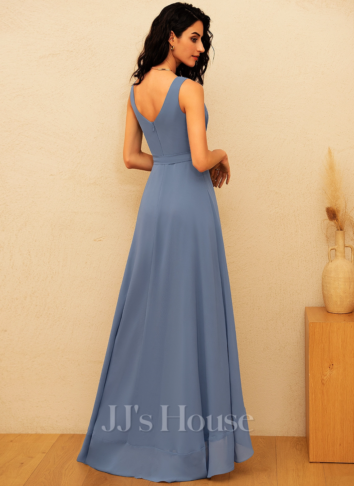 Jjshouse.fr Robe Trapèze Col V Asymétrique Mousseline Mousseline Robe De Demoiselle D'honneur Avec Arc Plissé 3 Jjshouse.fr Robe Trapèze Col V Asymétrique Mousseline Mousseline Robe De Demoiselle D'honneur Avec Arc Plissé – Image 3