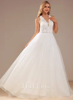 JJsHouse Robe Marquise/princesse Col V Traîne Moyenne Dentelle Tulle Robe De Mariée Avec Paillettes