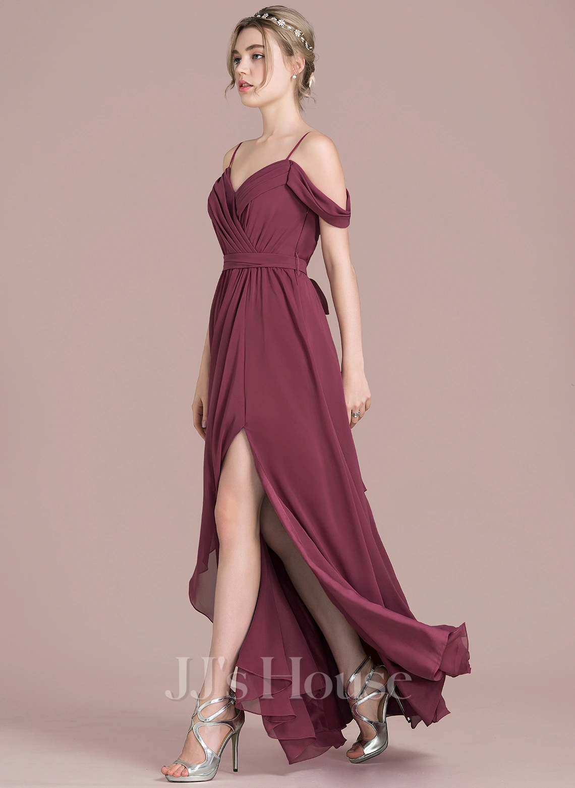 Jjshouse.fr Robe Trapèze Col V Longueur Ras Du Sol Mousseline Mousseline Robe De Demoiselle D'honneur Avec Arc Robe à Volants Fendue Devant 2 Jjshouse.fr Robe Trapèze Col V Longueur Ras Du Sol Mousseline Mousseline Robe De Demoiselle D'honneur Avec Arc Robe à Volants Fendue Devant – Image 2