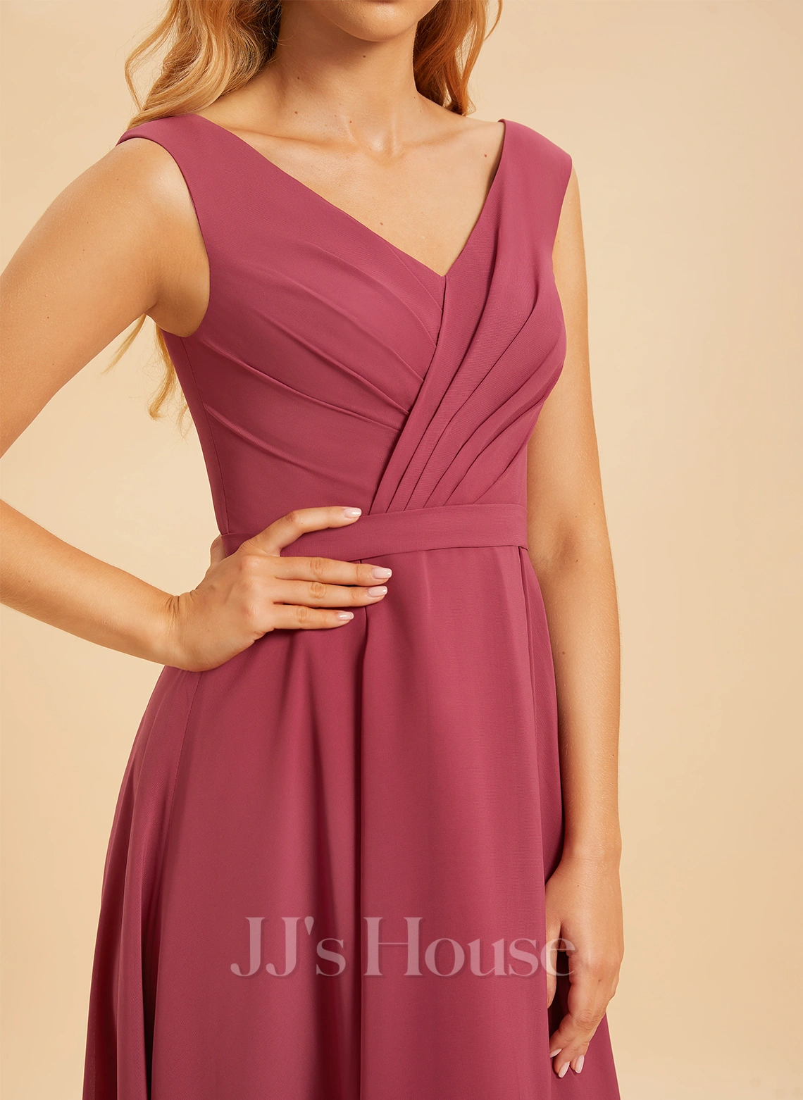 Jjshouse.fr Robe Trapèze Col V Asymétrique Mousseline Robe De Demoiselle D'honneur Avec Plissé 6 Jjshouse.fr Robe Trapèze Col V Asymétrique Mousseline Robe De Demoiselle D'honneur Avec Plissé – Image 6