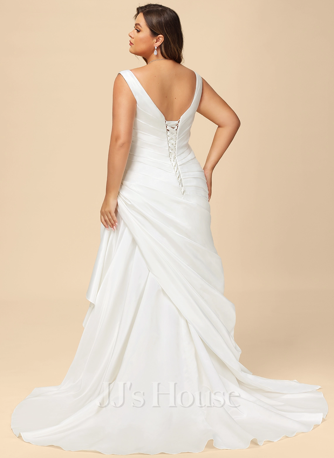 JJsHouse Robe Trapèze Col V Traîne Moyenne Satiné Robe De Mariée Avec Brodé 10 JJsHouse Robe Trapèze Col V Traîne Moyenne Satiné Robe De Mariée Avec Brodé – Image 10