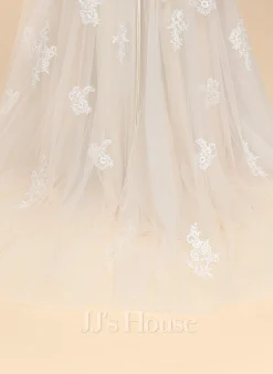 JJsHouse Robe Trapèze Col V Balayage/pinceau Train Dentelle Tulle Robe De Mariée Avec Brodé Arc Paillettes -Voiles mariée Soldes 7db71c15e42237c436b30e590c07b99e