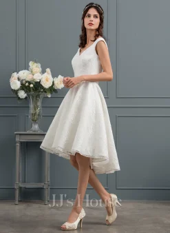 JJsHouse Robe Trapèze Asymétrique Dentelle Robe De Mariée Avec Arc -Voiles mariée Soldes 89bdf9fc85f6396b1b742456d6678014