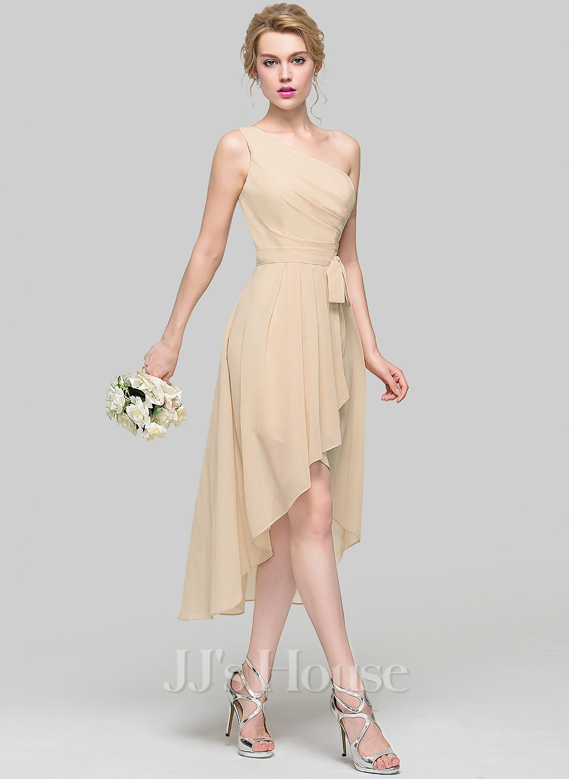 Jjshouse.fr Robe Trapèze Décolleté Asymétrique Asymétrique Mousseline Mousseline Robe De Demoiselle D'honneur Avec Arc Robe à Volants Plissé 2 Jjshouse.fr Robe Trapèze Décolleté Asymétrique Asymétrique Mousseline Mousseline Robe De Demoiselle D'honneur Avec Arc Robe à Volants Plissé – Image 2