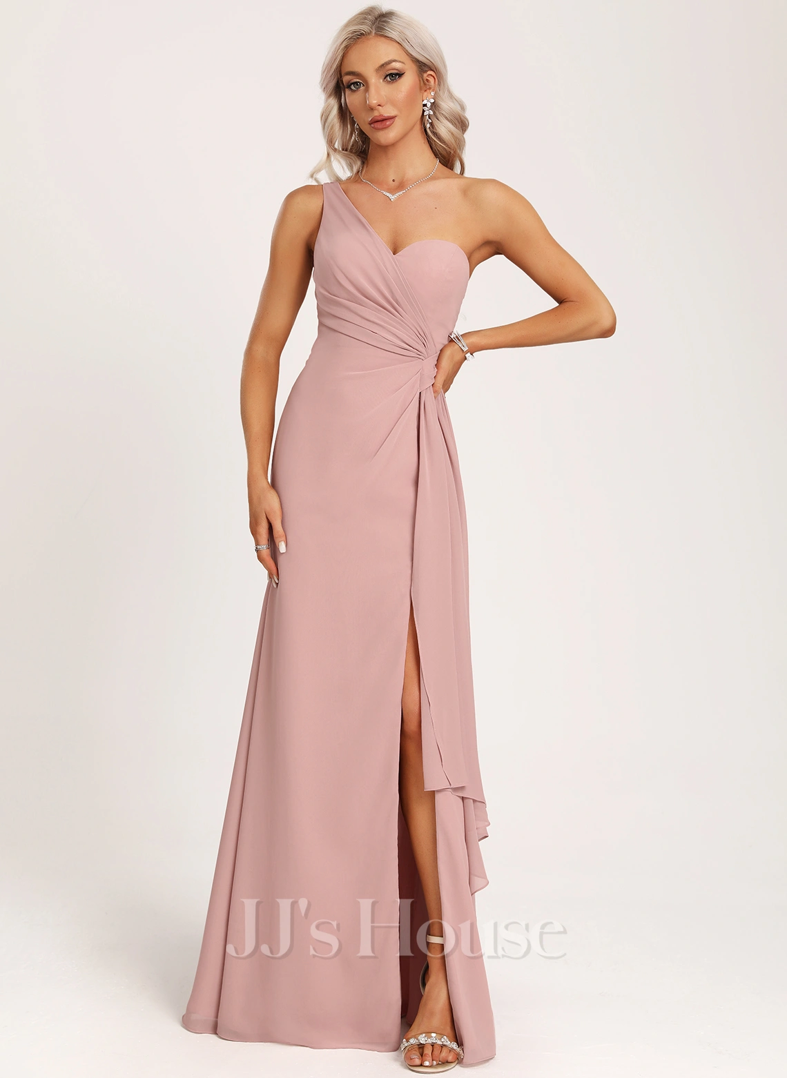 Jjshouse.fr Robe Trapèze Décolleté Asymétrique Longueur Ras Du Sol Mousseline Robe De Demoiselle D'honneur Avec Plissé 1 Jjshouse.fr Robe Trapèze Décolleté Asymétrique Longueur Ras Du Sol Mousseline Robe De Demoiselle D'honneur Avec Plissé