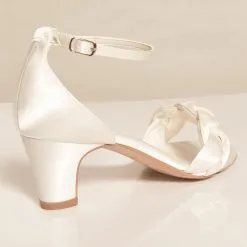 Chaussures De Mariée Satin Torsadé Agnes Avalia -Voiles mariée Soldes agnes avalia chaussure mariee