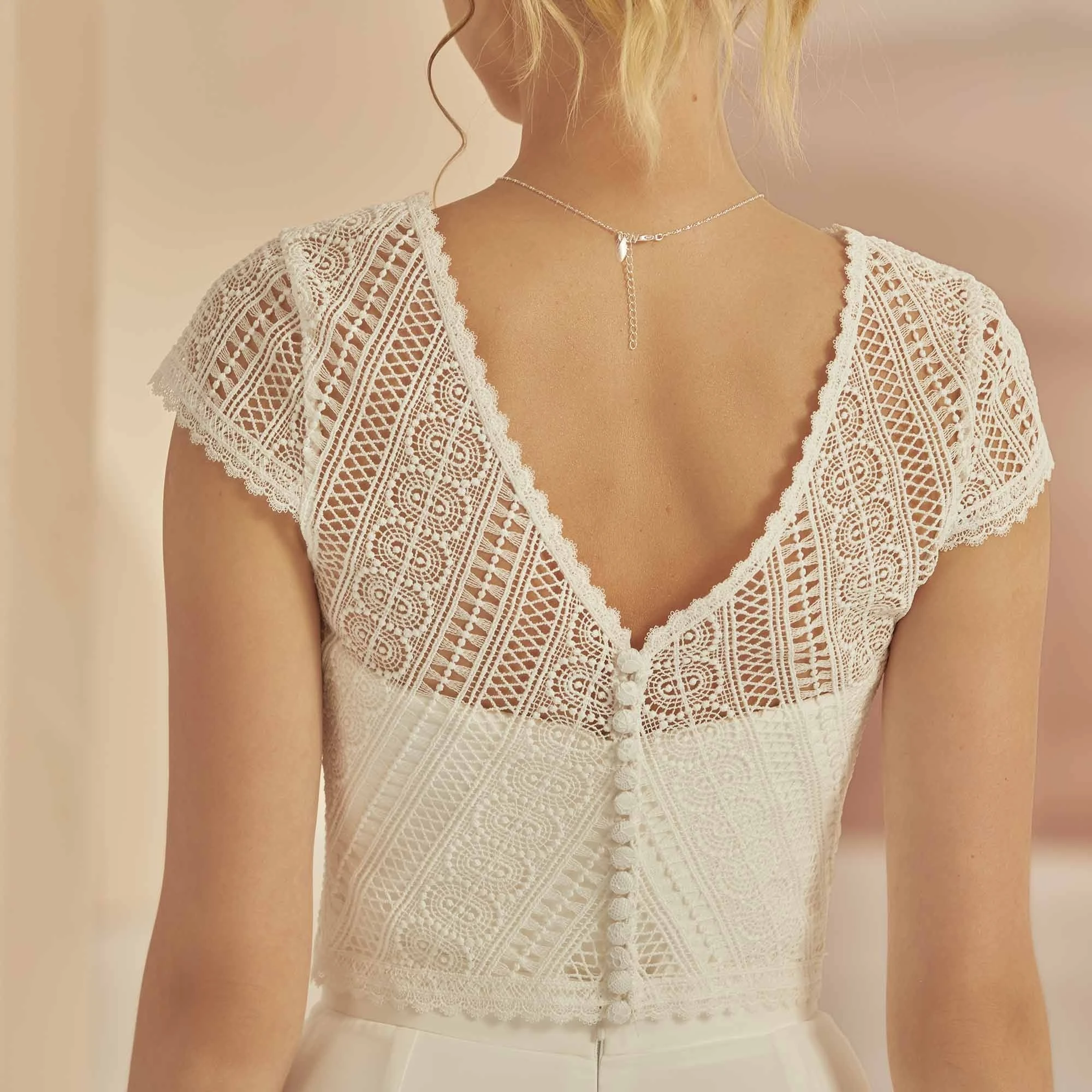 Boléro Mariage Boho Manches Courtes E361 Bianco Evento 2 Boléro Mariage Boho Manches Courtes E361 Bianco Evento – Image 2