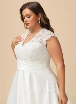 JJsHouse Robe Marquise/princesse Col V Traîne Moyenne Dentelle Satiné Robe De Mariée Avec Plissé -Voiles mariée Soldes c48b460b0d9612062dc654d95a474a73