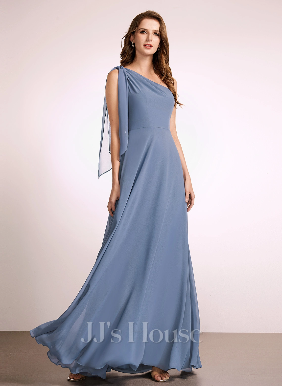 Jjshouse.fr Robe Trapèze Décolleté Asymétrique Longueur Ras Du Sol Mousseline Robe De Demoiselle D'honneur Avec Arc 1 Jjshouse.fr Robe Trapèze Décolleté Asymétrique Longueur Ras Du Sol Mousseline Robe De Demoiselle D'honneur Avec Arc