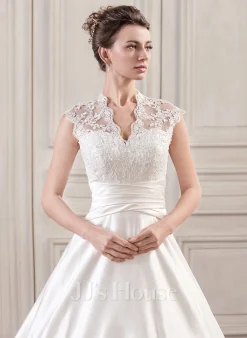 JJsHouse Robe Marquise/princesse Col V Traîne Moyenne Dentelle Satiné Robe De Mariée Avec Plissé -Voiles mariée Soldes cf20124e25d0da7c0a44282f61e131a1