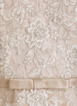 JJsHouse Robe Trapèze Col V Asymétrique Dentelle Satiné Tulle Robe De Mariée Avec Arc -Voiles mariée Soldes d4b13712be47fd82c850e57a75b3b78b