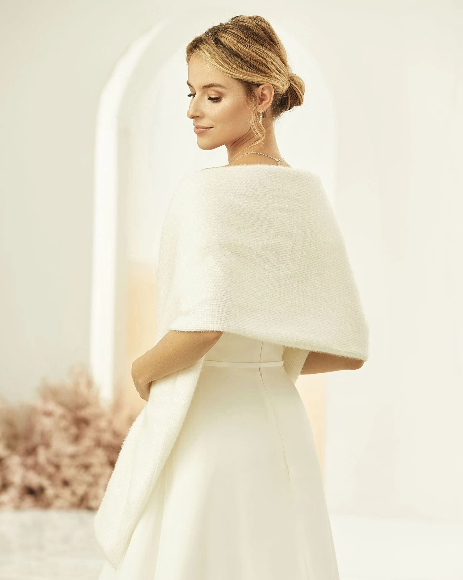 E318 - Bianco Evento - écharpe De Mariée Ivoire Effet Cachemire 2 E318 - Bianco Evento - écharpe De Mariée Ivoire Effet Cachemire – Image 2