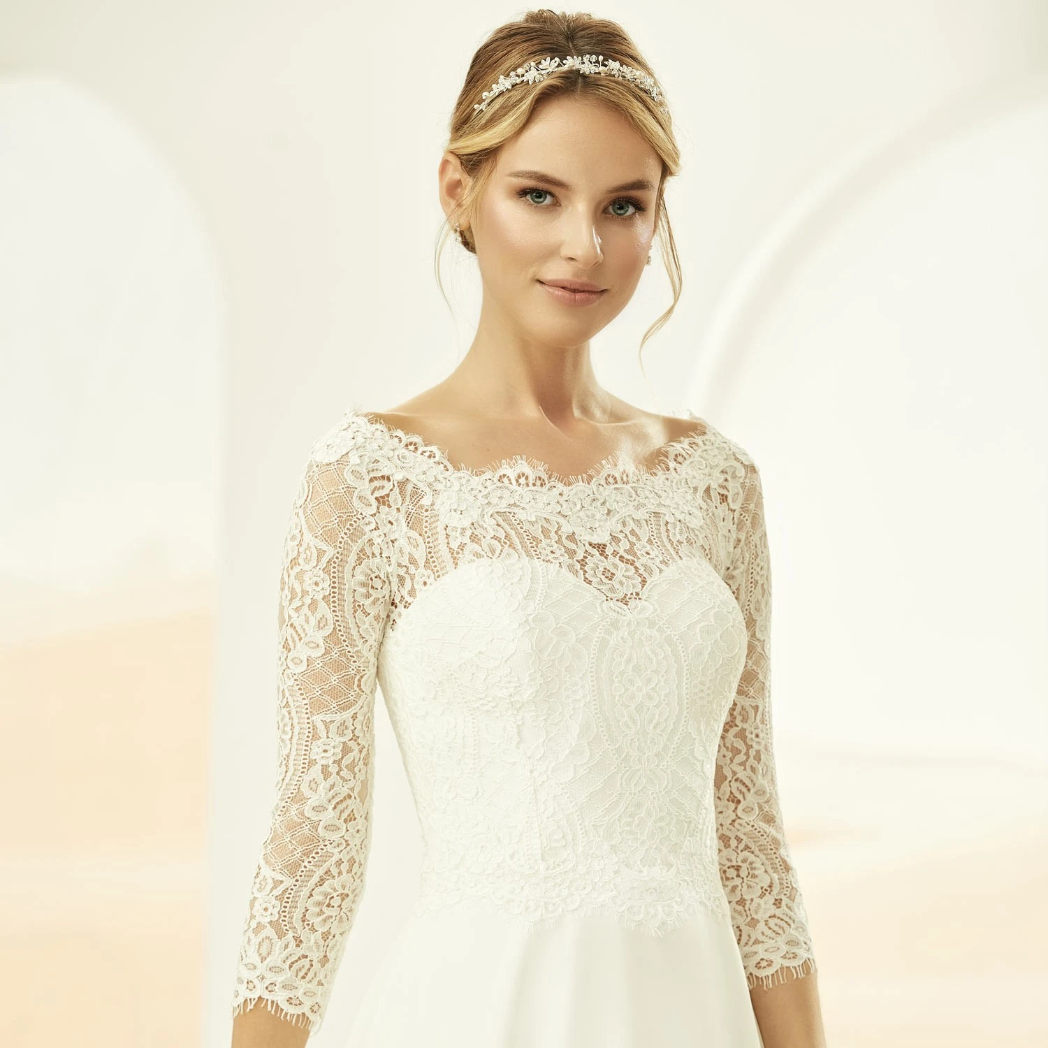 E331 - Bianco Evento - Boléro Mariage Dentelle Manches 3/4 1 E331 - Bianco Evento - Boléro Mariage Dentelle Manches 3/4