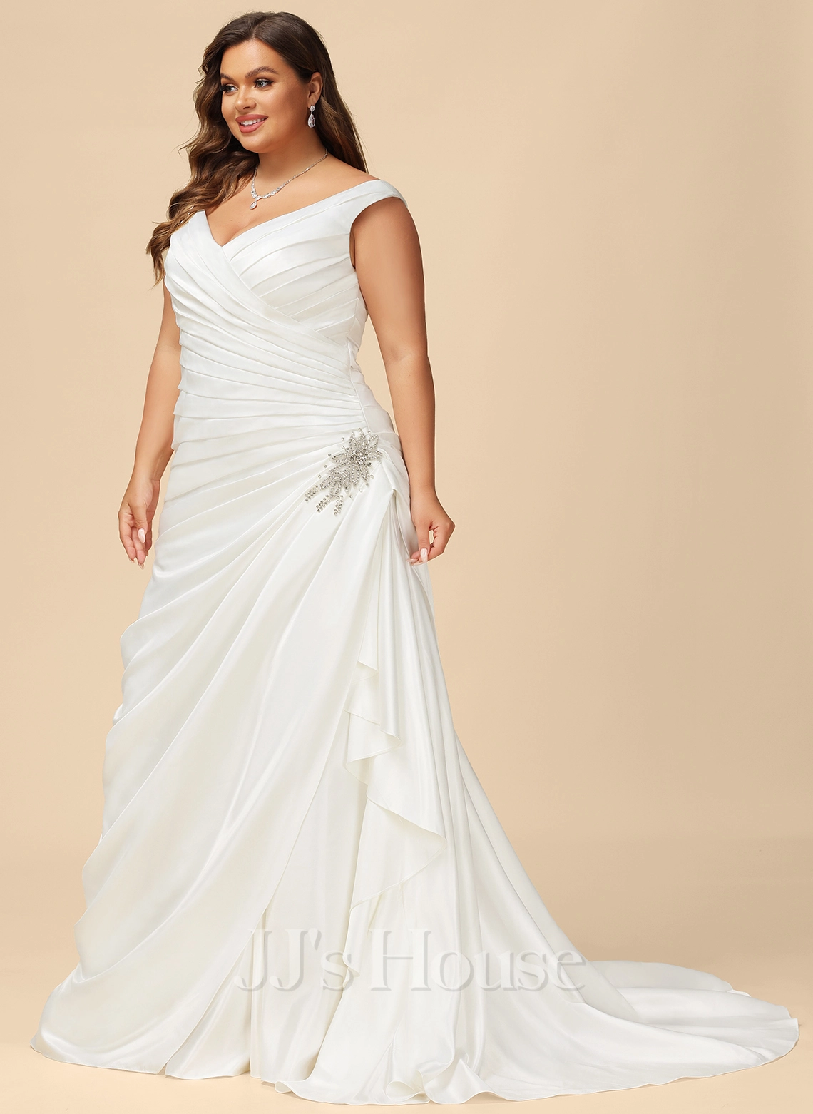 JJsHouse Robe Trapèze Col V Traîne Moyenne Satiné Robe De Mariée Avec Brodé 12 JJsHouse Robe Trapèze Col V Traîne Moyenne Satiné Robe De Mariée Avec Brodé – Image 12