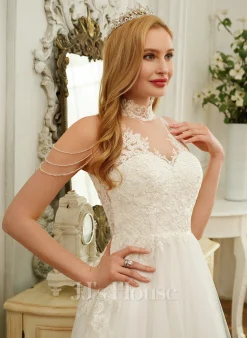 JJsHouse Robe Marquise/princesse Col Haut Balayage/pinceau Train Dentelle Tulle Robe De Mariée Avec Brodé Paillettes -Voiles mariée Soldes e8fc4daaaebfb40d95cabc85f76d2aa6