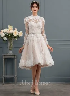 JJsHouse Robe Trapèze Illusion Longueur Genou Dentelle Tulle Robe De Mariée -Voiles mariée Soldes f5a59906eaf866efb1d3e3855b3b6d30