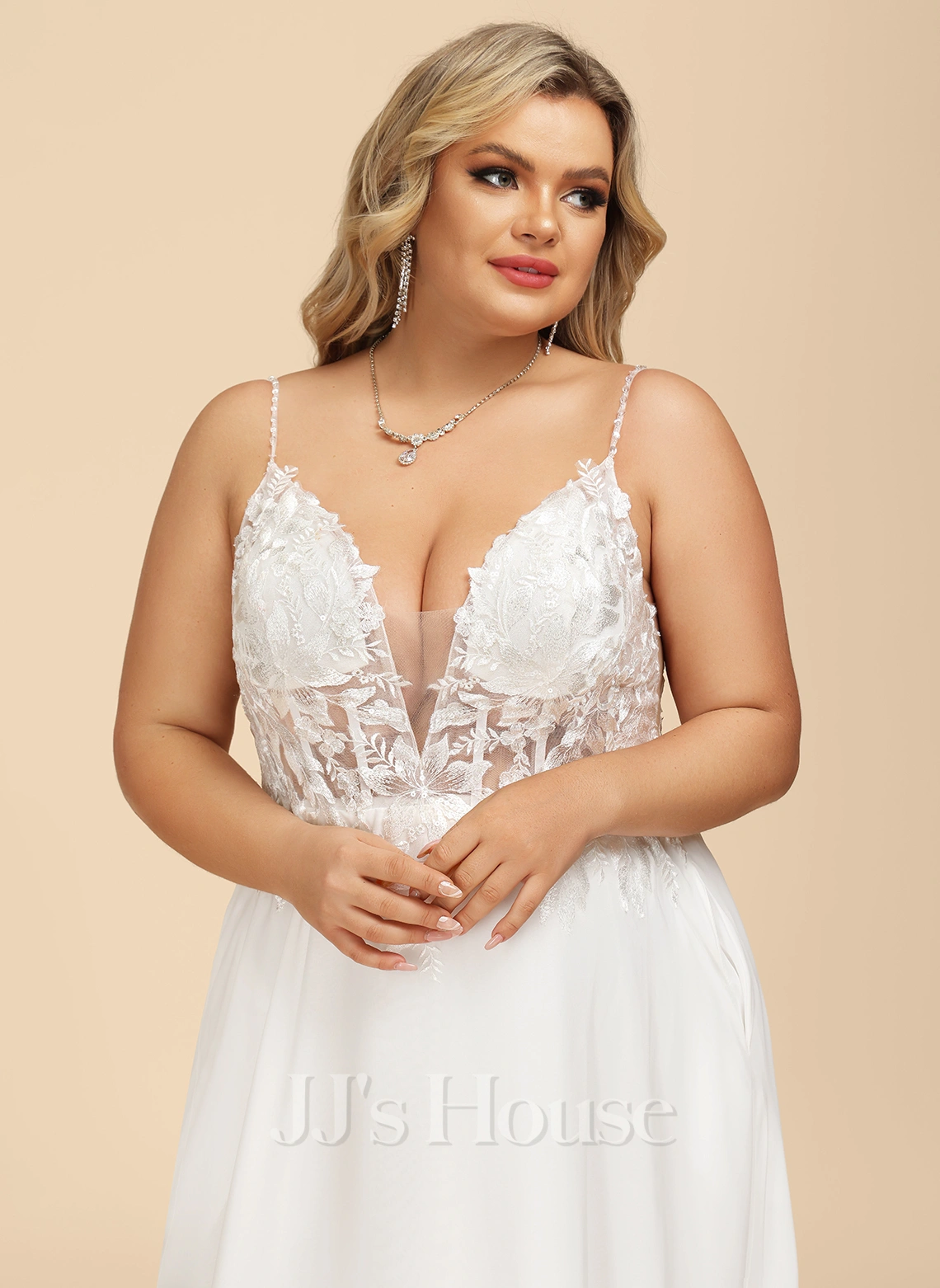 JJsHouse Robe Trapèze Col V Traîne Moyenne Mousseline Dentelle Robe De Mariée Avec Brodé Feather Paillettes 13 JJsHouse Robe Trapèze Col V Traîne Moyenne Mousseline Dentelle Robe De Mariée Avec Brodé Feather Paillettes – Image 13