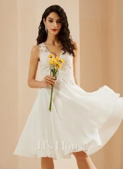 JJsHouse Robe Trapèze Col V Longueur Genou Mousseline Dentelle Robe De Mariée Avec Paillettes