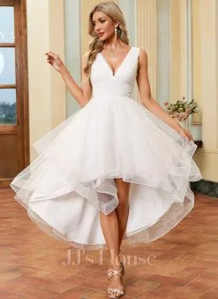 JJsHouse Robe Trapèze Col V Asymétrique Tulle Robe De Mariée Avec Robe à Volants Plissée