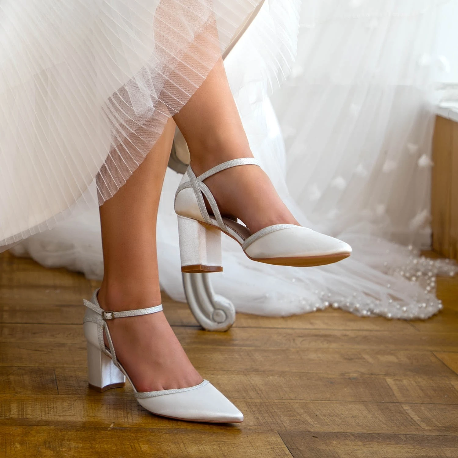 Robyn - The Perfect Bridal Company 4 Robyn - The Perfect Bridal Company – Image 4