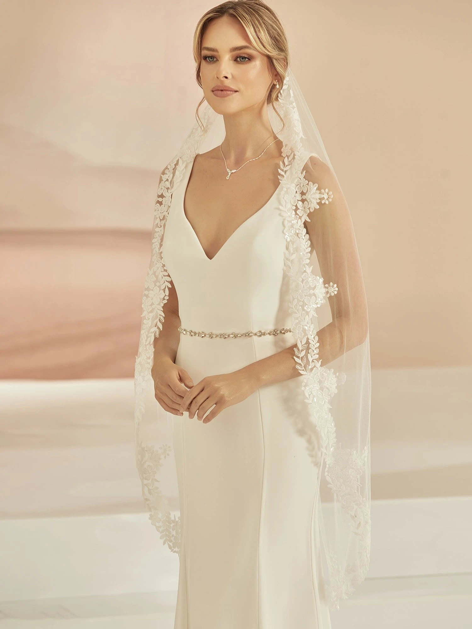 S412 Bianco Evento - Voile Mariage Mi-long Dentelle Sequins 1 S412 Bianco Evento - Voile Mariage Mi-long Dentelle Sequins