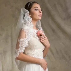 Voile De Mariage Mi Long Dentelle Sans Rabat Violette