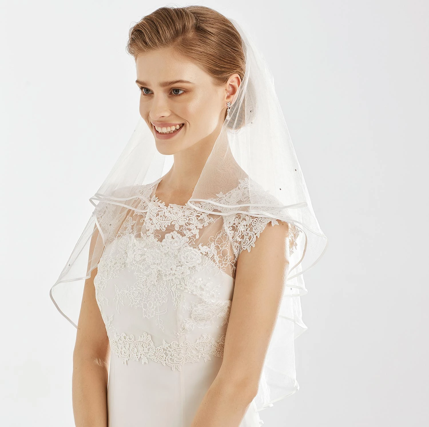 Voile Mariée Mi Long Bordure Satin Et Strass Swarovski Lavinia 1 Voile Mariée Mi Long Bordure Satin Et Strass Swarovski Lavinia