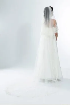 Voile De Mariée Très Long En Dentelle Ivoire Romina